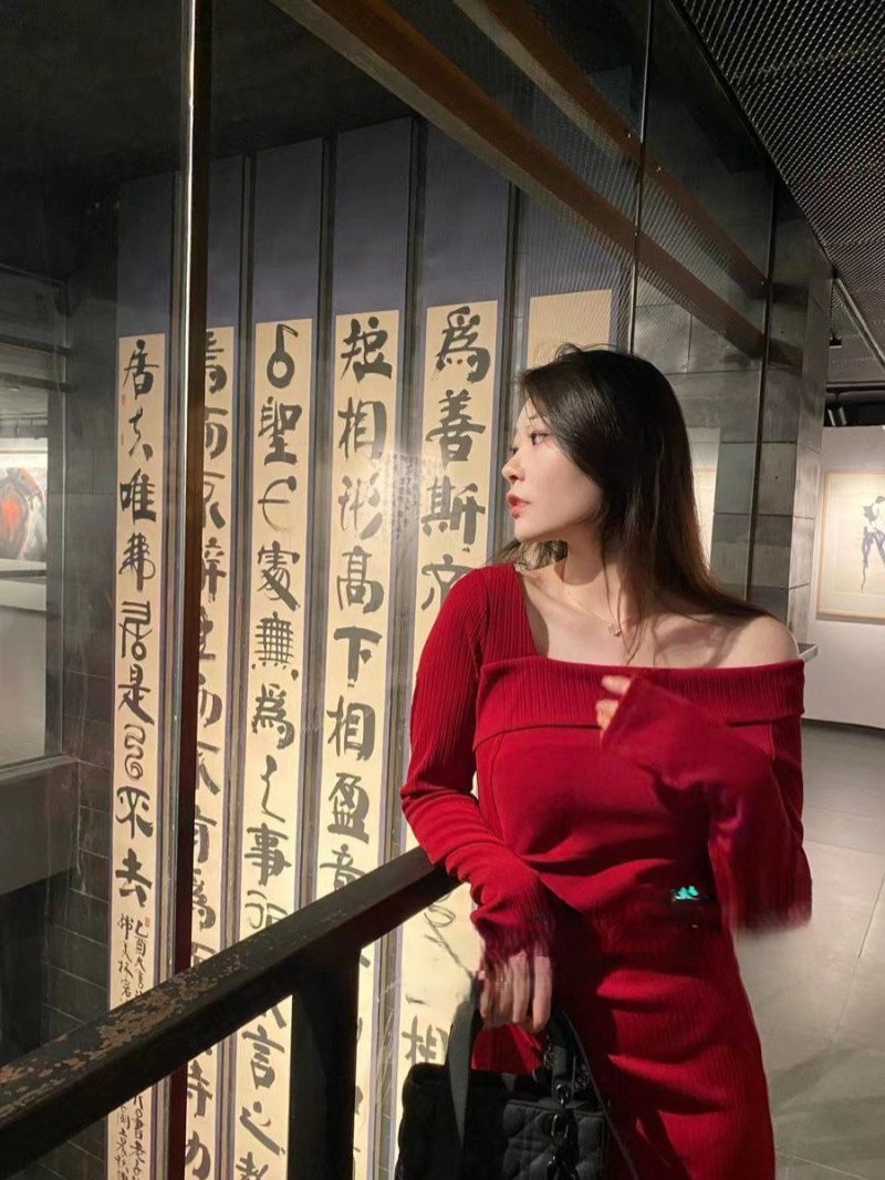 天津长腿校花大学生 姬如懿 情趣内衣跪床解扣 羞辱调教拴着狗链口交 被鸡巴后入狠狠抽插 视频惨遭泄密外流