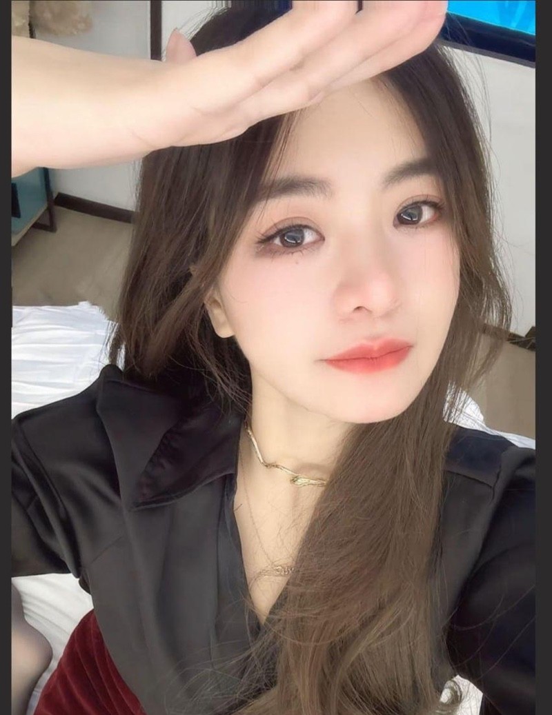 深圳懿德轩76号女技师完美肥臀极致体验 黑丝翘臀骑乘榨精喷汁 撩人手法交织挑逗感官