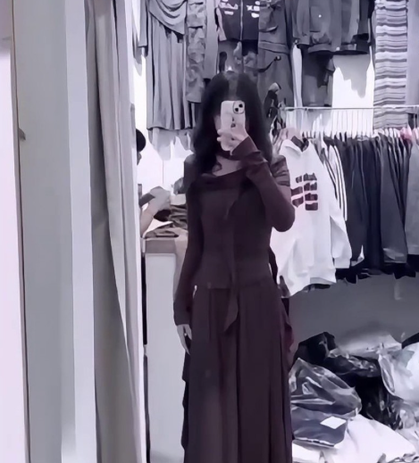 南京大学高颜值反差婊美女 张捷婷，齐刘海白T恤美女 上位骑乘式插入鸡巴高潮淫荡呻吟 私下性爱视频曝光外流