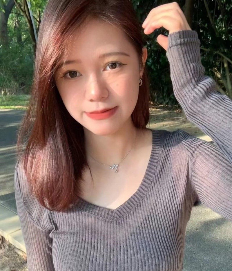 重庆师范大学 吴曦希 异地恋发骚自拍视频 羞涩眼神挑逗勾引男友胸腿扭动 手指插入骚逼娇喘 全程撩人视频意外流出