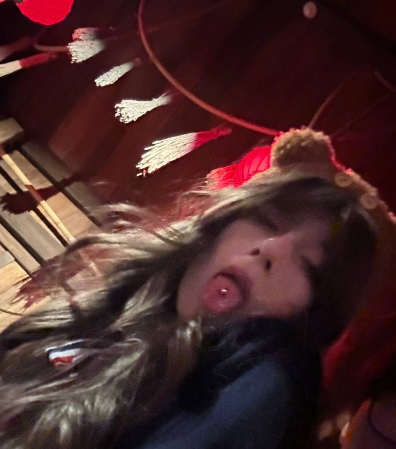 上海反差婊萌系美女 胡丽丽 私下极度反差炸裂 跪舔口交 在落地窗被后入抽插高潮浪叫 私拍流出