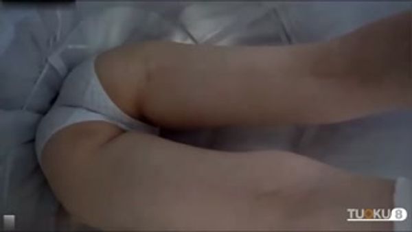 抄底内裤勒紧照沟逼毛炸裂