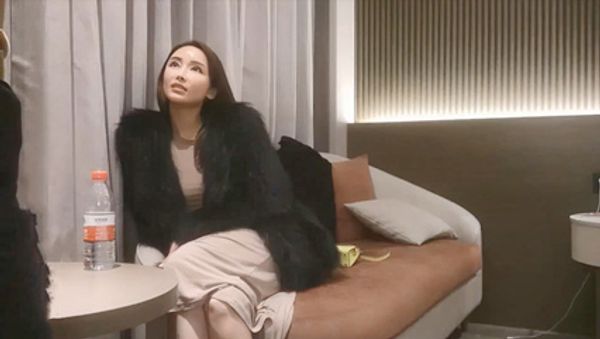 酷似萧亚轩魔鬼身材一对好乳明星脸甜美乖巧