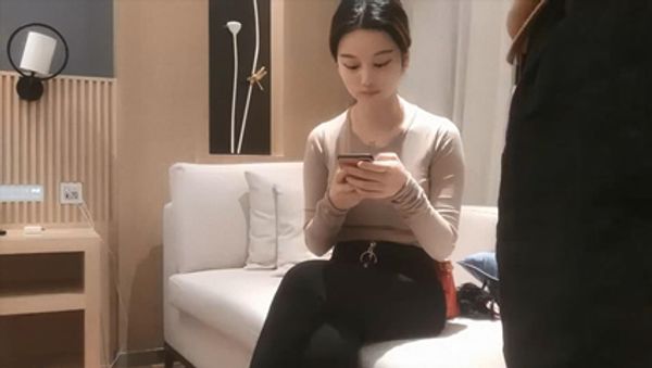 气质少妇美甲店老板娘极品尤物蜂腰翘臀