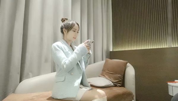 真是便宜这个小子了身材一级棒奶子超丰满一看就鸡巴硬