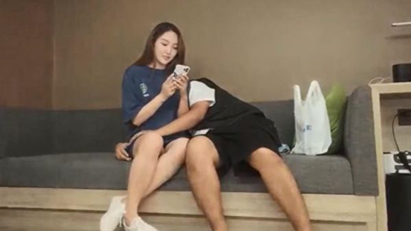 寻花颜真不错蓝衣长腿返场妹子，骑脸舔逼口交特写摸穴上位骑乘猛操