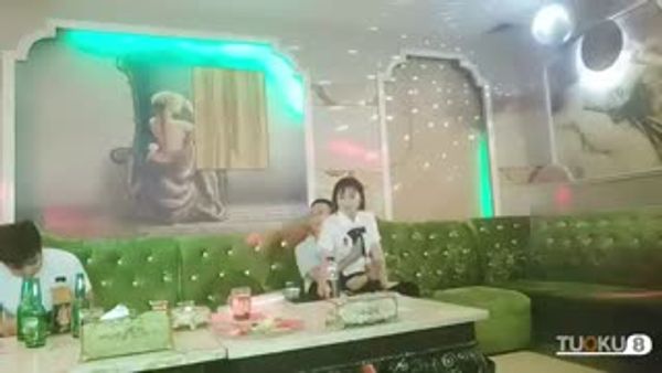 今晚学生妹主题，一曲《大风吹》氛围拉满，与小萝莉深入交流双双高潮