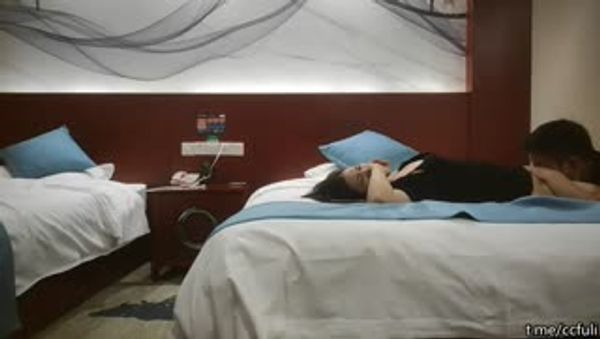 酒店约炮整形美容界的白领精英美女下面毛多性欲强