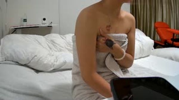 重金约啪奶大活儿好00后小美女 吹箫 六九 打桩 女上 内射了妹子满满一逼