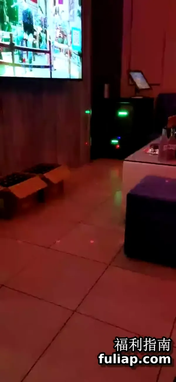 【屌哥探花】从KTV到酒店 灯红酒绿 气氛到达high点 粉嘟嘟肉体肆意抽插干爽