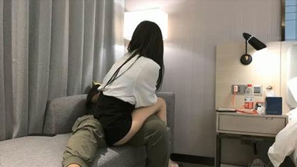 极品女神含苞待放，温柔娇羞小仙女，追求高颜值的路上永不停