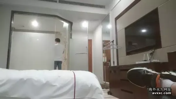 约的外围妹子很不错 气质短发御姐系 D罩杯大奶倒立口交