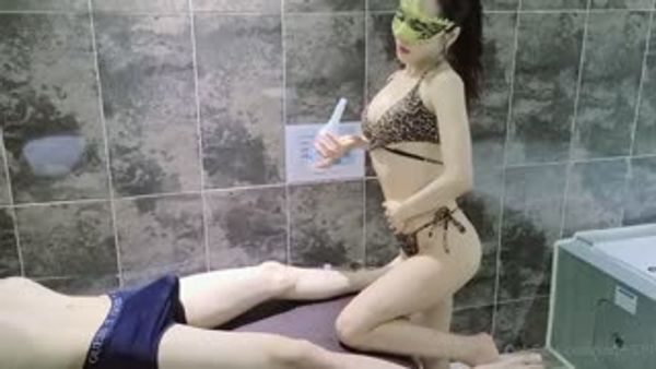绿妻大神记录极品淫荡娇妻 全裸润滑SPA极限挑逗 蜜鲍迎合坚硬肉棒狂轰顶撞