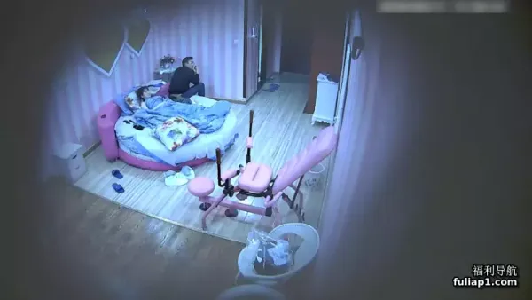 喷血推荐-新炮椅房偷拍文艺气质范的眼镜美女特意换上情趣内裤和丝袜啪啪,还要求男友在炮椅上操她,国语!