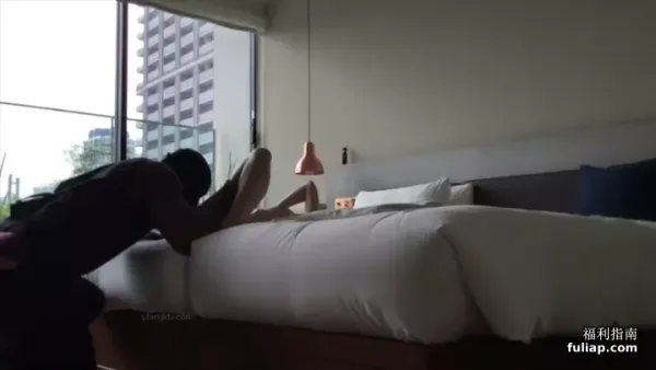 广西绿帽男首次给娇小淫妻找巨型粗壮黑人 极品人妻