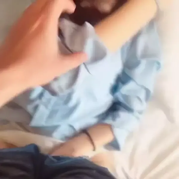 调教还在校园读书的精品小模特,‘能不能往下点,我脖子不舒服’,牛仔鲜鲍,眼镜文艺女!