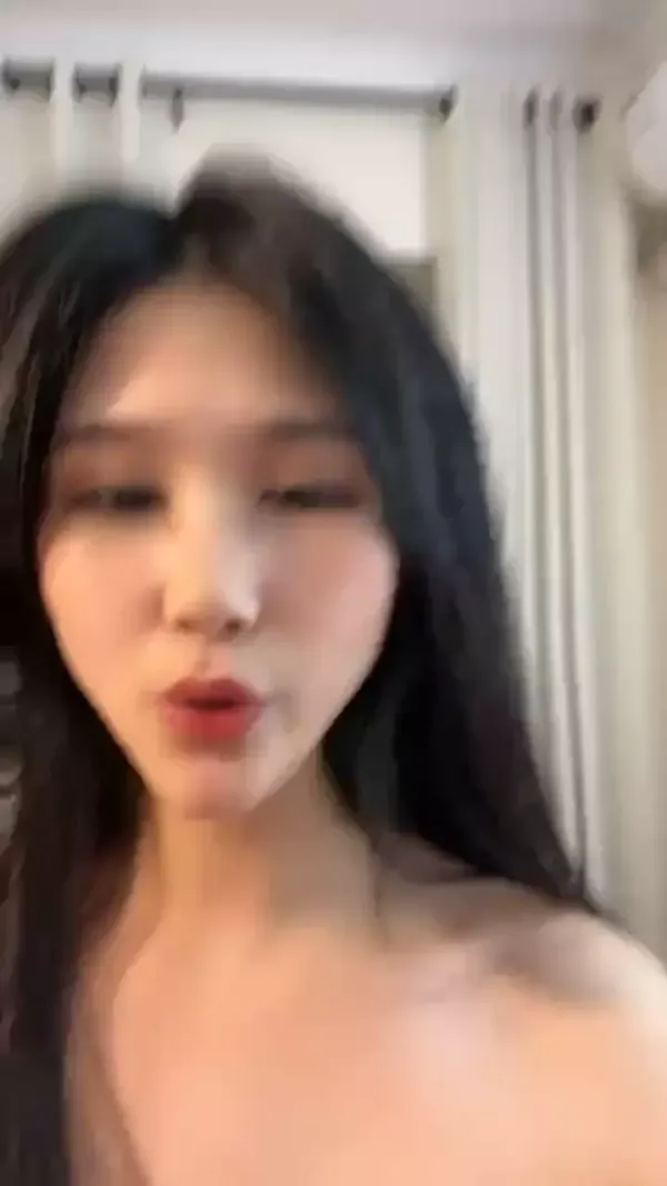 最骚演技派学姐 ,自己一个人演戏,表情丰富,最后洗澡道具,打飞机极品