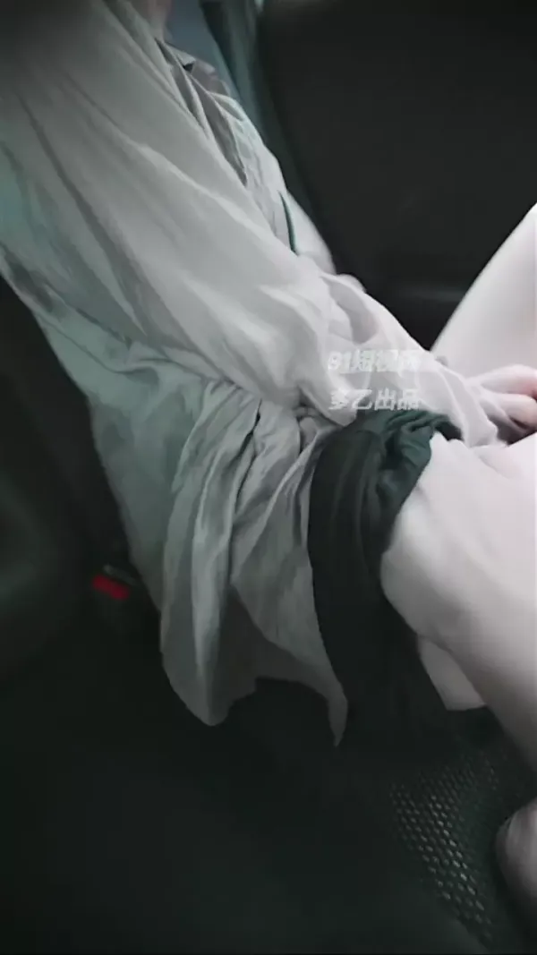 御姐小江疏影【多乙乙】一撮性感阴毛舔舐美穴有点上头，郊外外车震