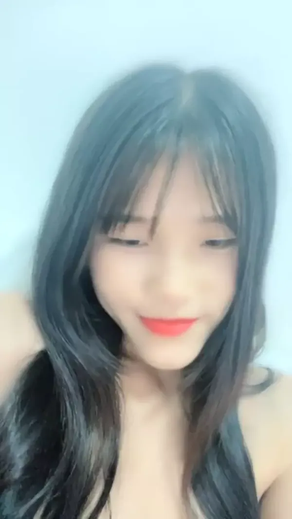 萌萌小仙女广西表妹，带你飞带你浪感受拳交的快乐，菊花的初尝试，脸上爽开花啦！