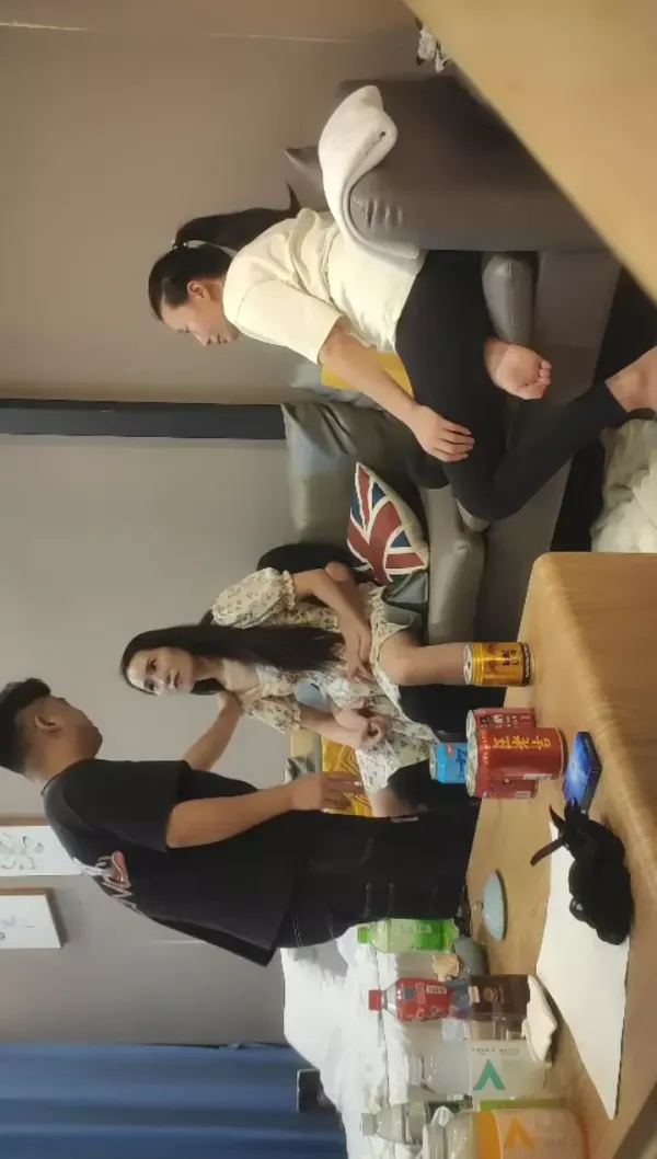 两小伙4P激情啪啪