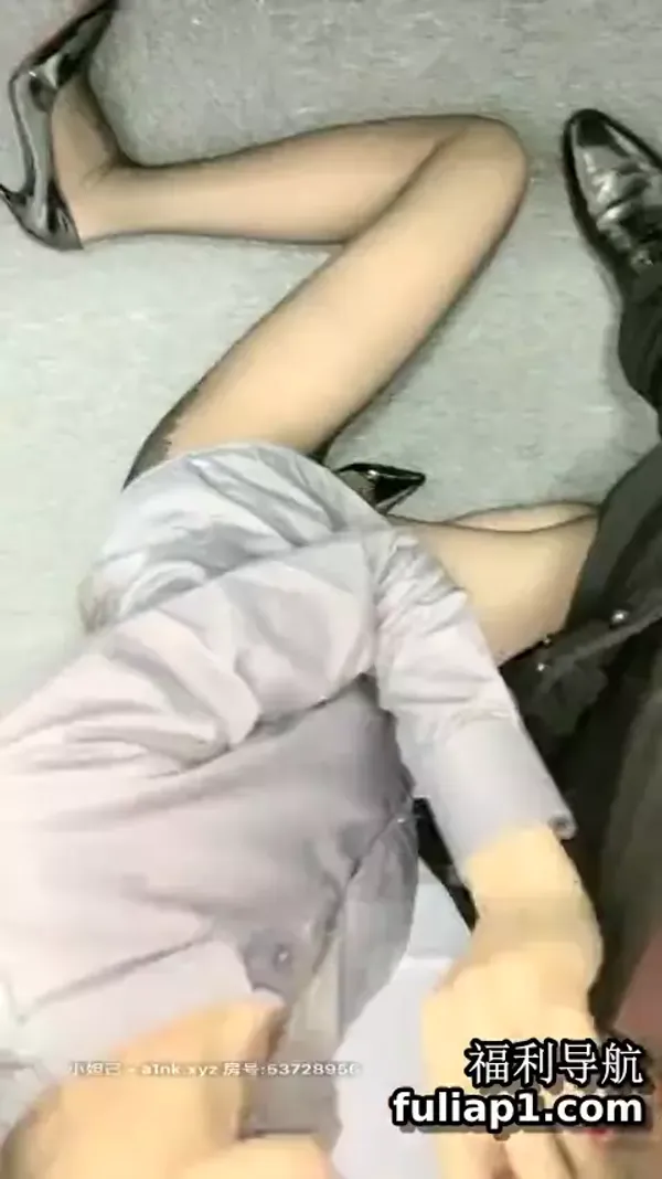2021,03,21 工作室操黑丝同事