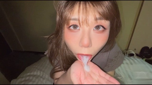 酒店应招女郎性服务，把妓女叫到我住的酒店帮我性服务，美脚足交 口交后吞精