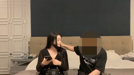 极品探花 勾搭上拥有白皙肌肤美腿的气质模特，微肉身材性感诱惑，插入嫩穴发出的碰撞声真是悦耳