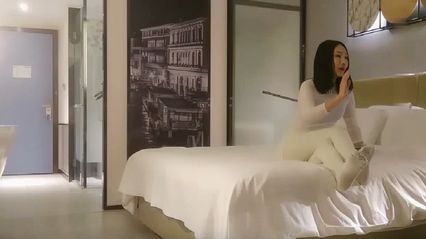 极品探花 职业生涯遇到最骚小少妇，性欲这么强是出来解决性需求的吧 ? 主动口交 求着我拿鸡巴暴力抽插骚逼的淫荡样